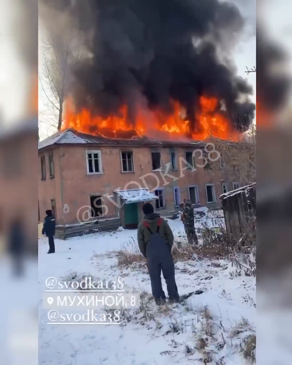 В Иркутске загорелся расселенный деревянный дом на улице Сеченова (Видео) -  Происшествия - WEACOM.RU