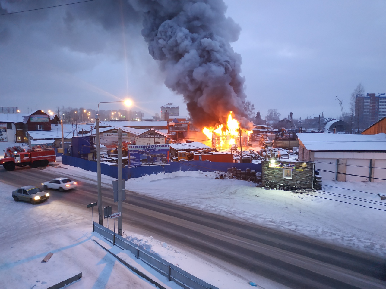 Ч п сегодня. Пожар в Иркутске. Пожар в Иркутске сегодня. В Слюдянке сгорел дом. Пожар в Иркутске сейчас.