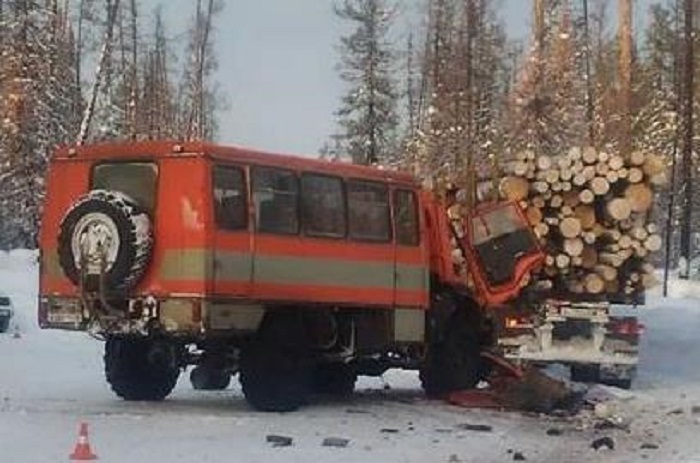 Чп усть илимск. Усть илимск лесовозы. усть илимск чемдальск дорога. зимник авария.