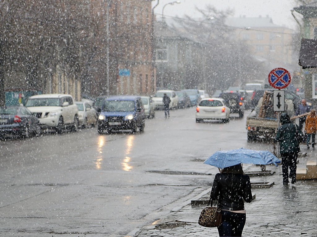 Точный прогноз иркутск на сегодня. Снегопад в Иркутске. Снегопад в Иркутске сегодня. Снег в апреле Иркутск. Снег в Иркутске вчера.
