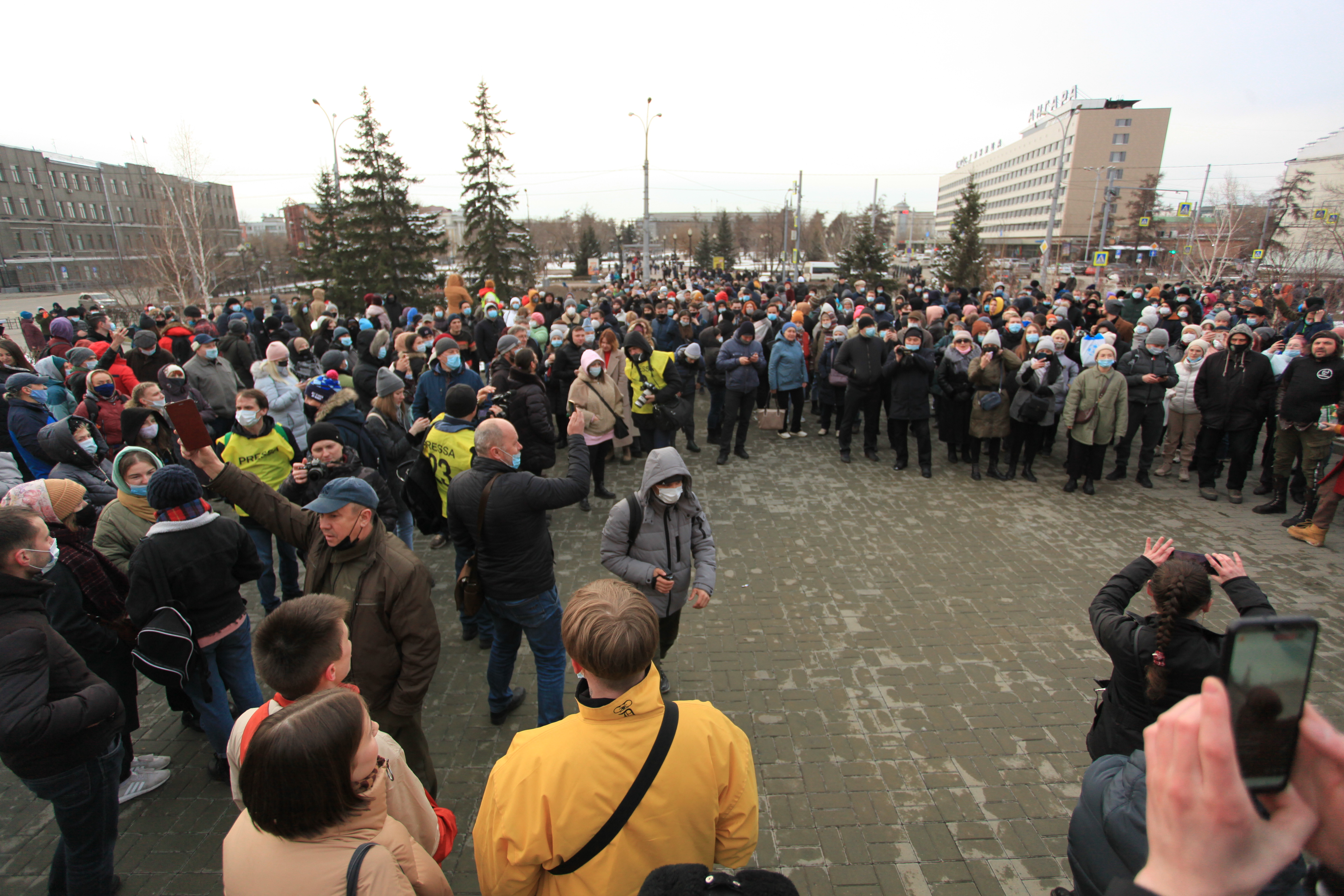 Митинги прошедшие сегодня. Митинг 21 апреля 2021. Митинг Навального в Иркутске. Стихийный митинг.