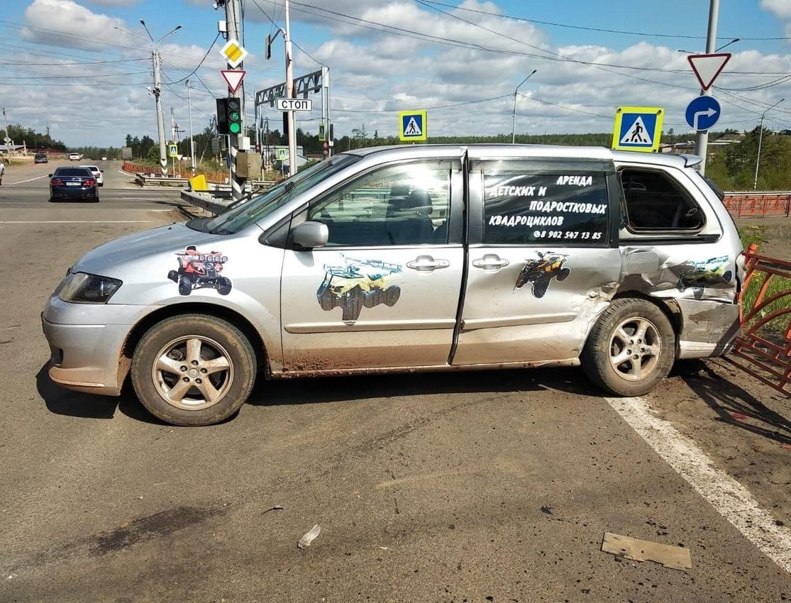 ДТП с участием машины скорой помощи произошло в Братске | 07.06.2021 |  Новости Иркутска - БезФормата