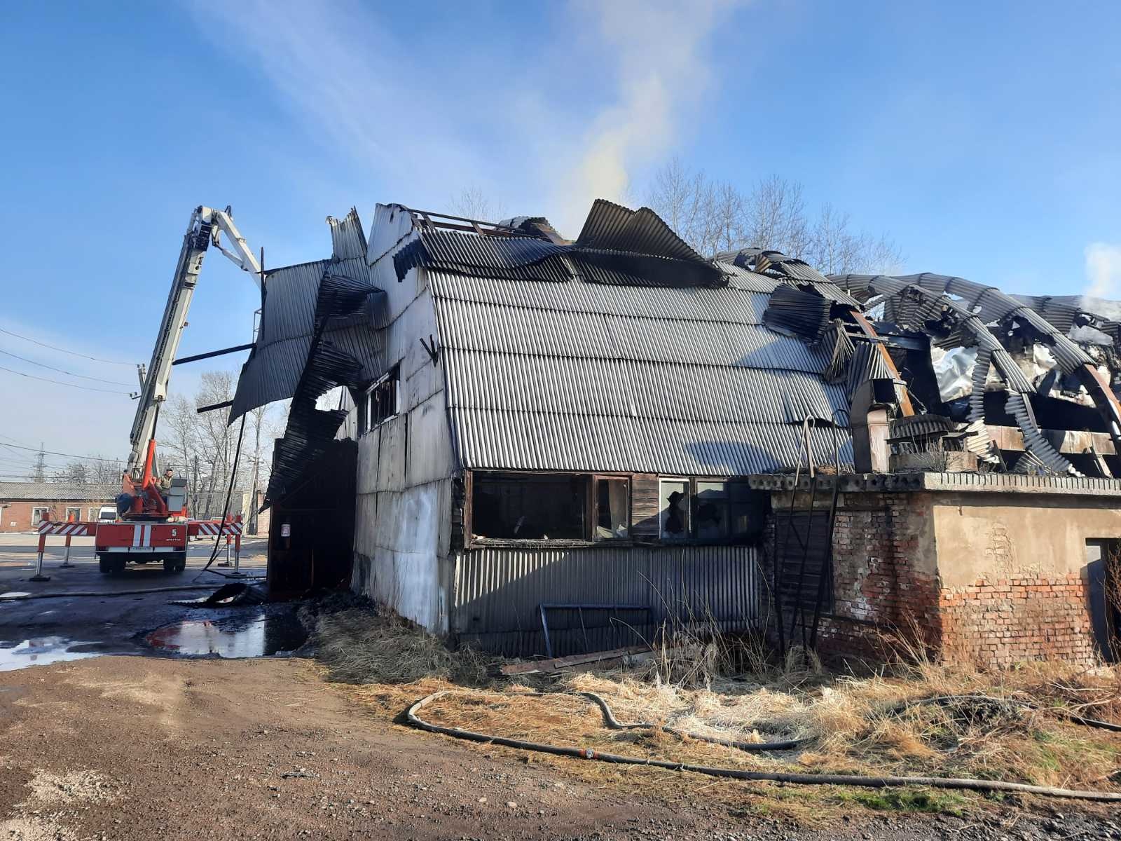 26. Ириновский рынок сгорел. Сгорел тц на улице трактовая г иркутск. Пожарыпоездпсейчас в ново ленино иркутск. Пожар на улице 41 трактовая село озерки.