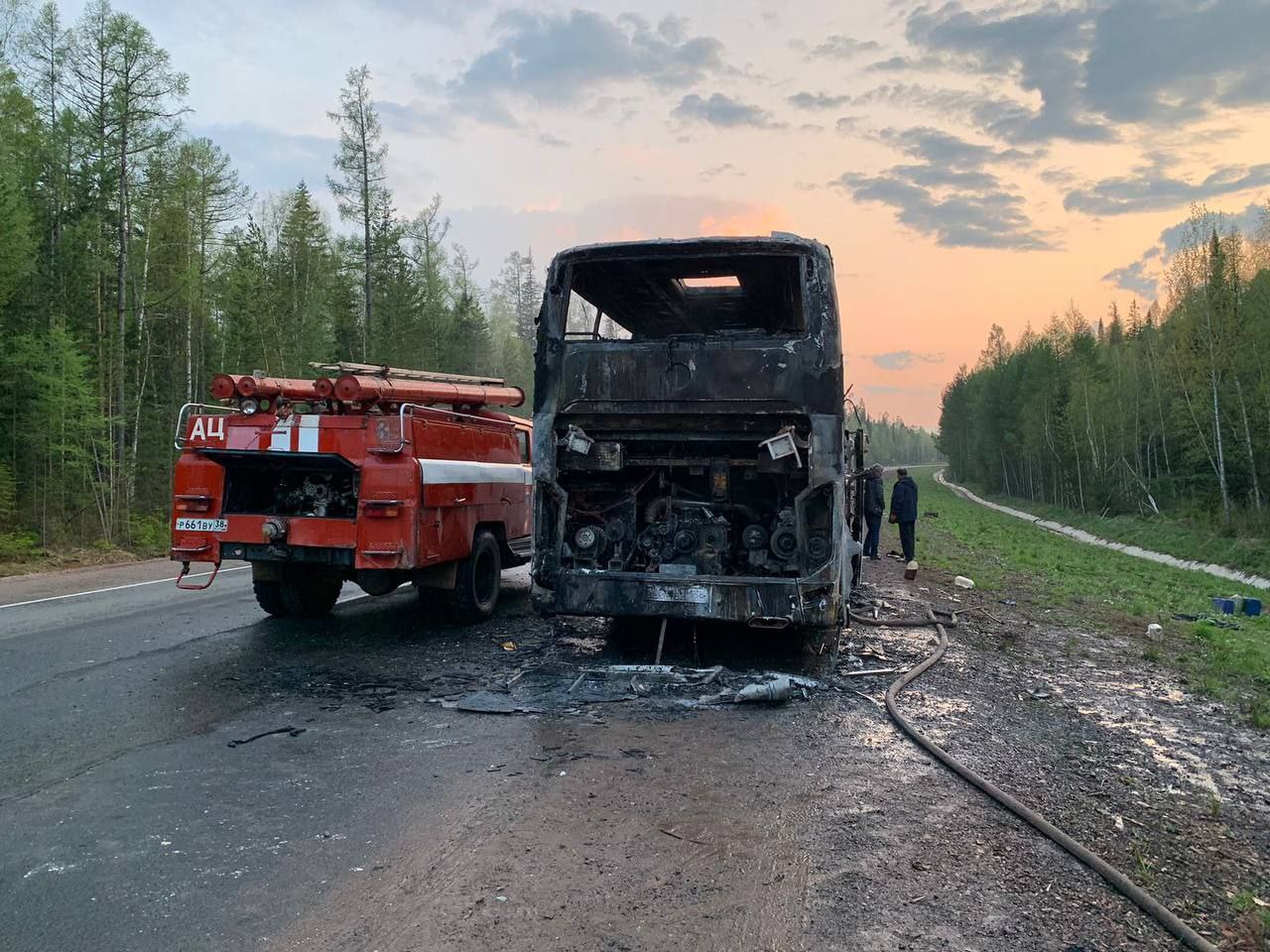 Автобус, ехавший из Усть-Кута в Иркутск, загорелся на трассе | 04.06.2023 |  Новости Иркутска - БезФормата