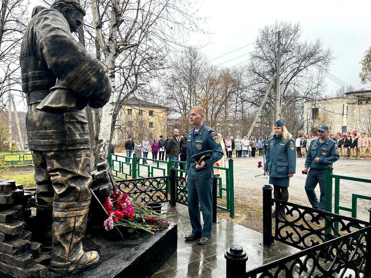 В Бодайбо установили монумент в память о погибших пожарных | 07.10.2023 |  Новости Иркутска - БезФормата